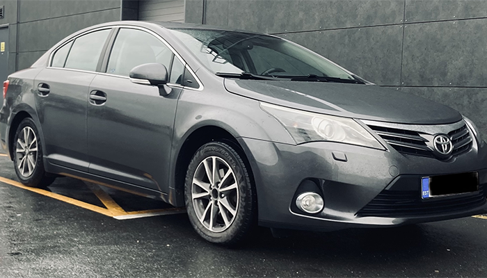toyota-avensis-2